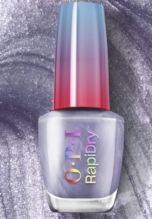 Vernis à ongles OPI séchage rapide offrant une couleur intense et une brillance immédiate pour une manucure express.